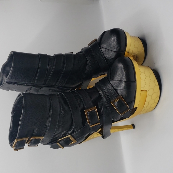 Versace size 39 color black leather 100% Authentic - Picture 5 of 17